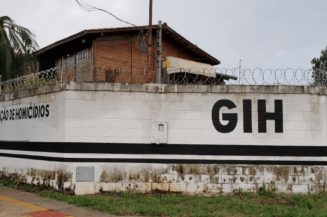 Idoso disparou quatro vezes contra a vítima, que morreu no local