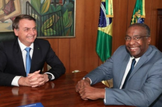 O presidente Jair Bolsonaro (sem partido) e Carlos Alberto Decotelli da Silva, novo ministro da Educação Imagem: Reprodução/Facebook