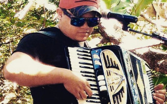 Homem suspeito de matar cantor sertanejo com tiro acidental se apresenta à polícia, em Goiânia