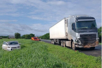 Um acidente envolvendo três veículos deixou uma pessoa morta na GO-020, na cidade de Vila Boa, na região do Entorno do Distrito Federal (DF).