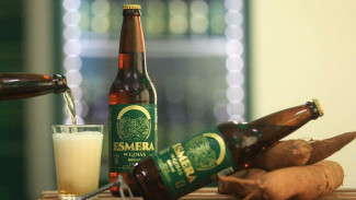 Rótulo da Esmera, cerveja de mandioca produzida em Goiás, carrega símbolos e cores de riquezas locais | Foto: Douglas Schinatto