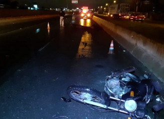 Colisão entre caminhão e moto deixa mulher morta na BR-060, em Goiânia (Foto: divulgação/Dict)