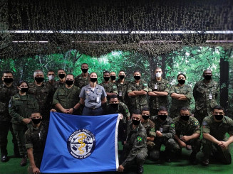 Exército realiza curso na Marinha do Brasil e fotos são publicadas com máscara fake — Foto: Reprodução/Internet