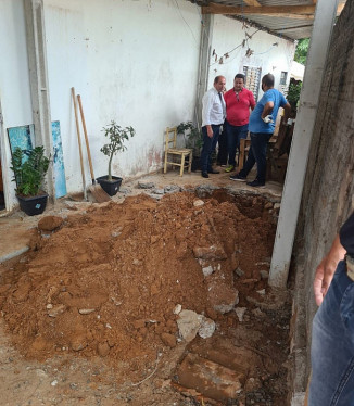 Polícia encontra corpos de mãe e filha enterrados em quintal de casa em Pompeia — Foto: João Trentini/Divulgação