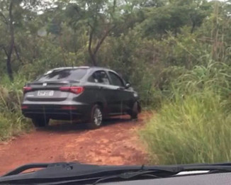 Suspeito de roubar carro de motorista de aplicativo morreu em tiroteio com a Rotam na tarde de terça-feira (2). O veículo havia sido subtraído no mesmo dia, próximo ao Autódromo de Goiânia. (Foto: Divulgação / PM)