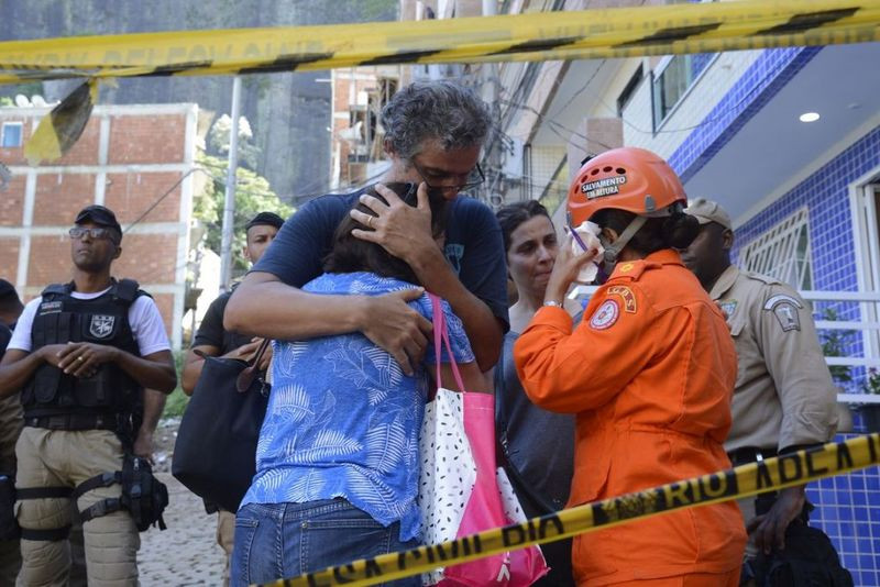 Número De Mortos No Desabamento De Prédios No Rio Chega A 15 Portal Foca Lá 