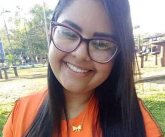 Thalyta dos Santos Bueno, de 20 anos, estava em uma moto e teria caído em um buraco na pista (Foto: Reprodução | Redes sociais)