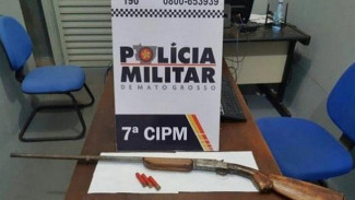 Homem tenta atirar em porco e atira em si mesmo três vezes em MT — Foto: PM/MT