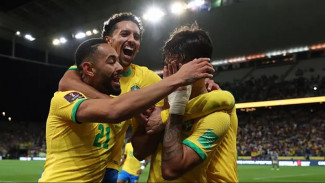 Comemoração do gol de Lucas Paquetá em Brasil x Colômbia (Foto: EFE/Sebastiao Moreira)